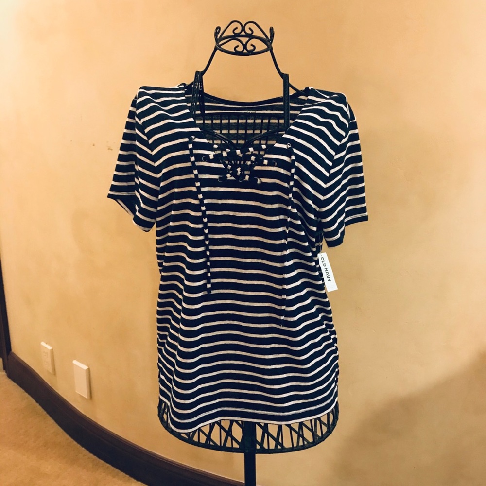 Old Navy Casual Fit V-Neck Tee Shirt, NWT